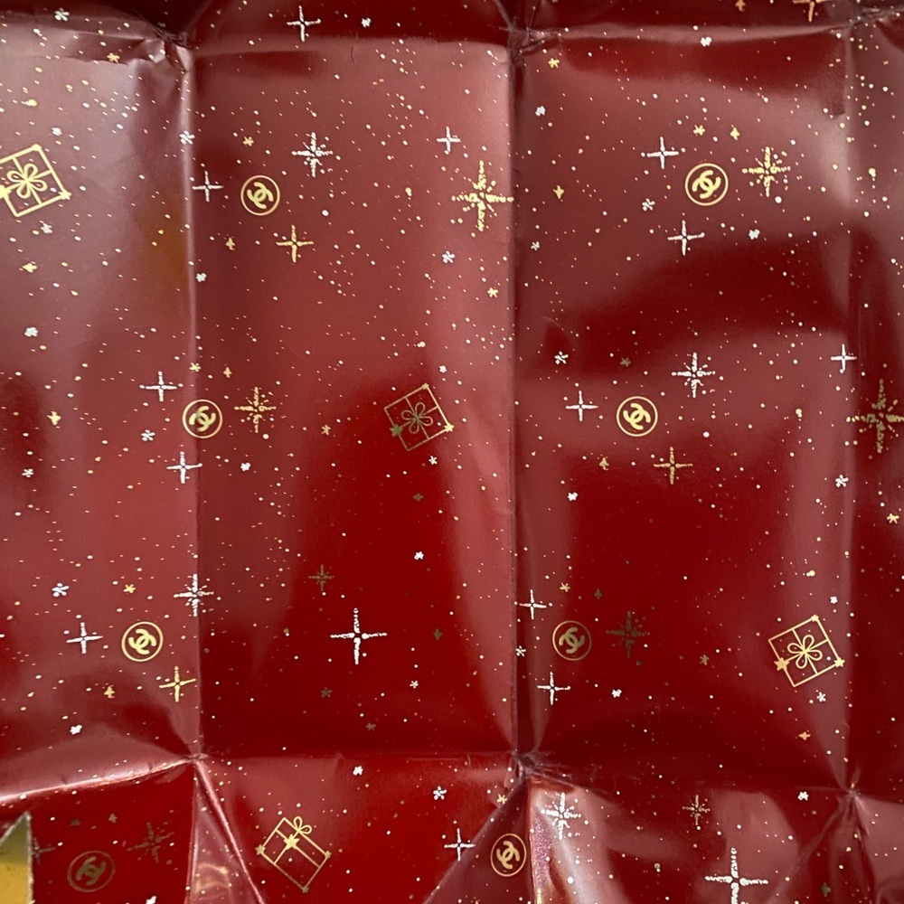 Chanel gift paper red and gold holiday edition